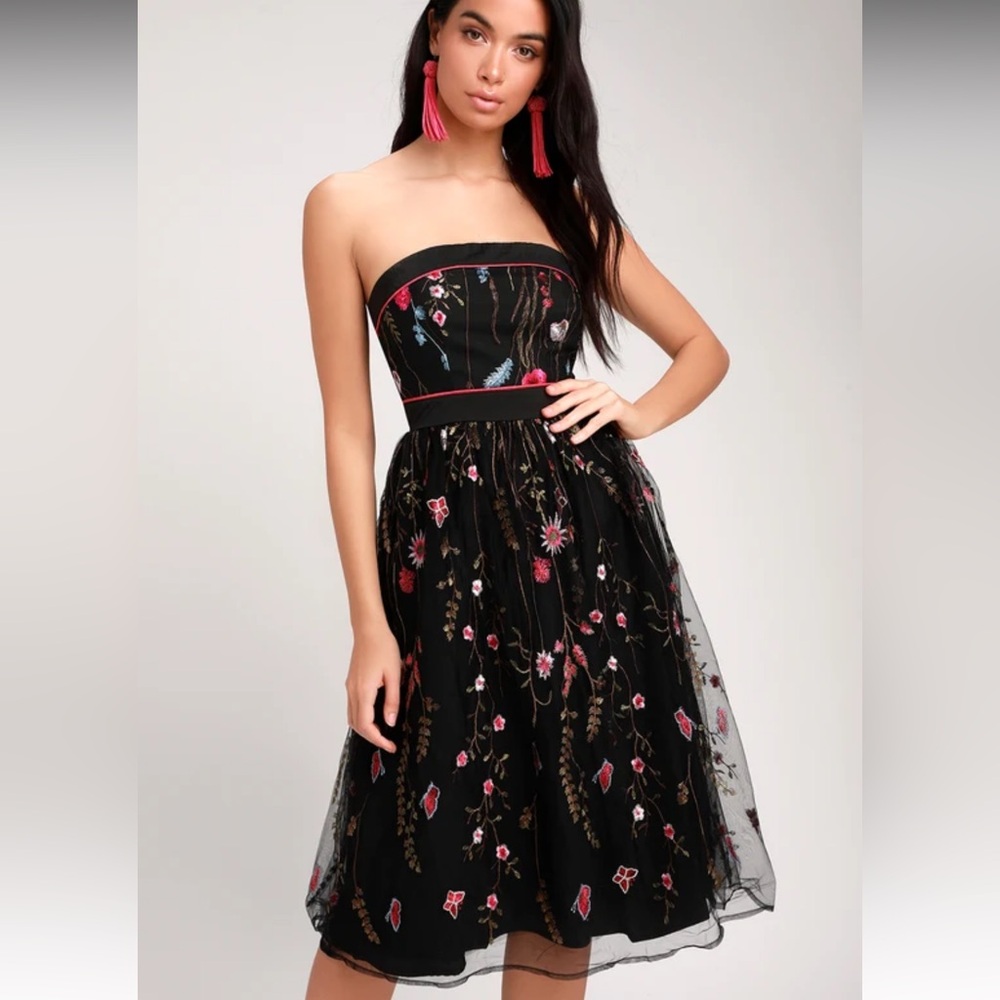 Lulu’s For the Frill of It Black Embroidered Strapless Midi Dress Medium